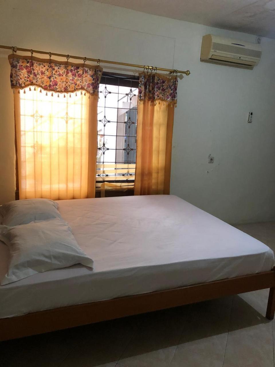 Oyo 90482 Rumah Oma Syariah Kupang  Ngoại thất bức ảnh